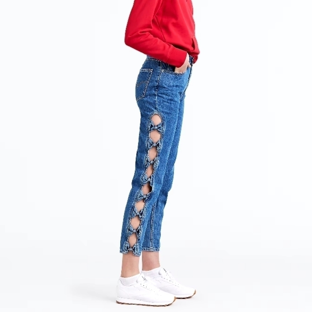 Levi's Premium Woven Mom Jeans 26